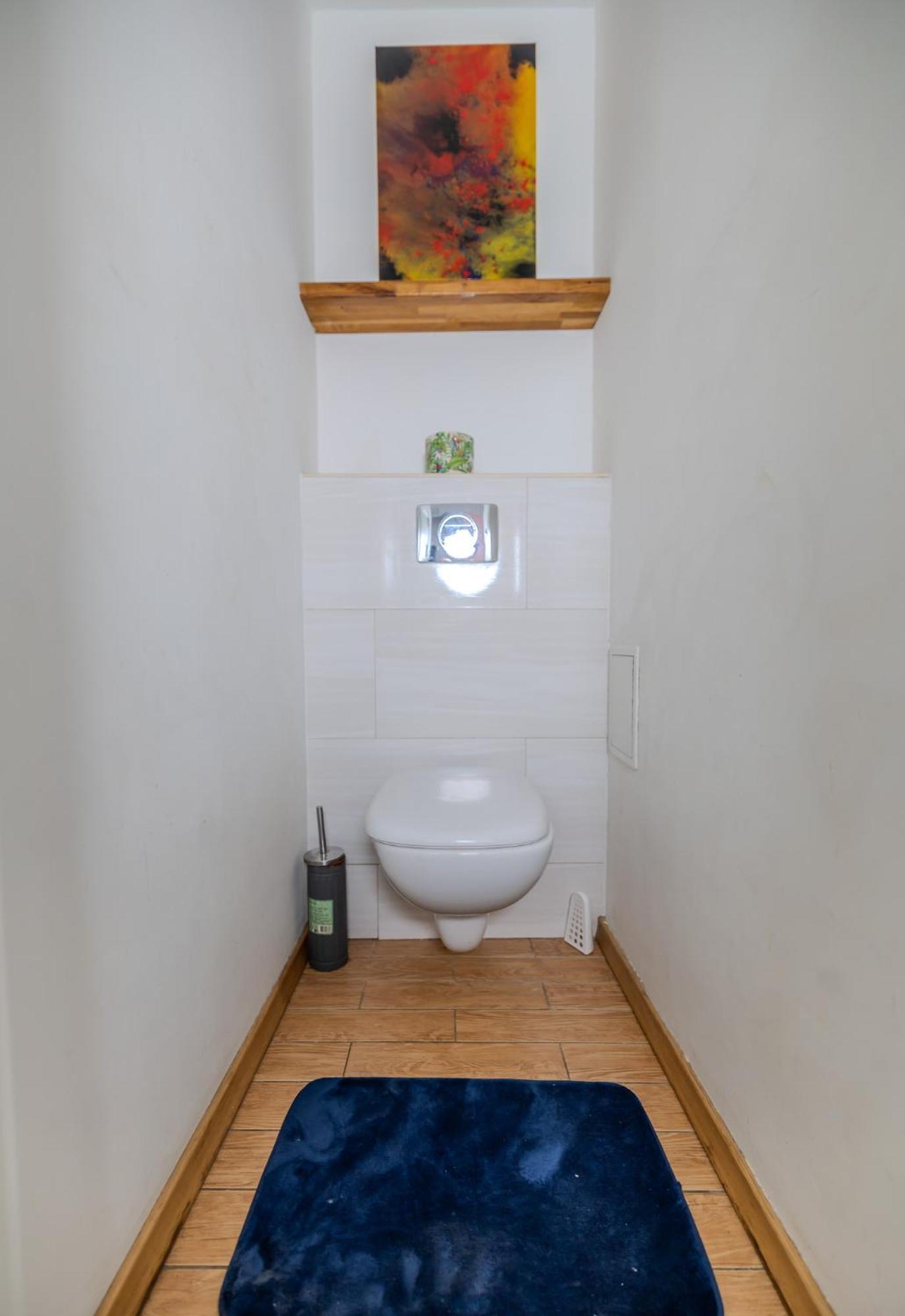 Ochota Apartment *